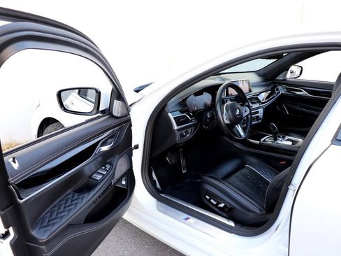 Used 2020 BMW 750i xDrive w/ Executive Package AWD/4WD image 2