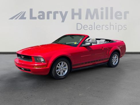 Used 2008 Ford Mustang Convertible RWD image 1