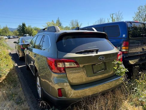 Used 2017 Subaru Outback 2.5i Premium AWD/4WD image 2