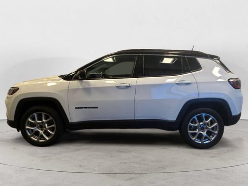 Used 2025 Jeep Compass Limited AWD/4WD image 2