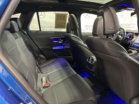 Used 2025 Mercedes-Benz GLC 300 4MATIC image 22