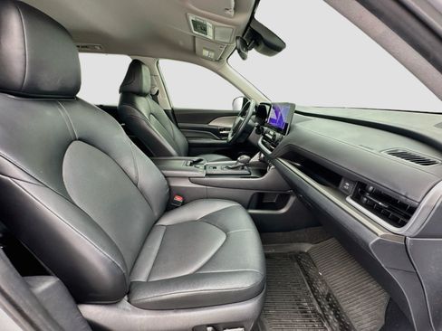 Used 2024 Toyota Grand Highlander XLE FWD image 20