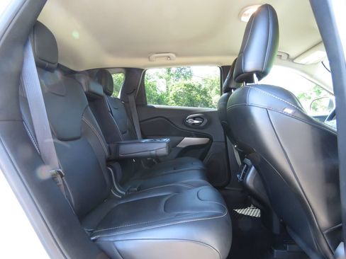Used 2017 Jeep Cherokee Latitude w/ True North Edition AWD/4WD image 16