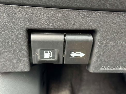 Certified 2025 Nissan Versa SV w/ Trunk Package FWD image 18