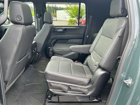 Used 2025 Chevrolet Suburban Z71 w/ Comfort Package AWD/4WD image 10