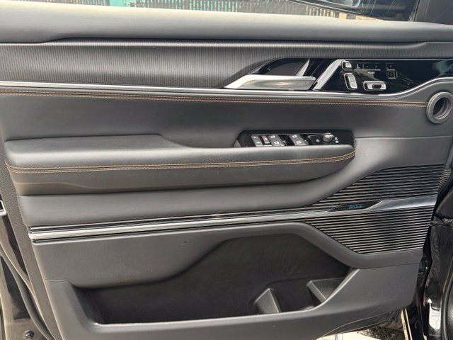 Used 2024 Jeep Grand Wagoneer Series III w/ Quick Order Packagew 28T AWD/4WD image 12