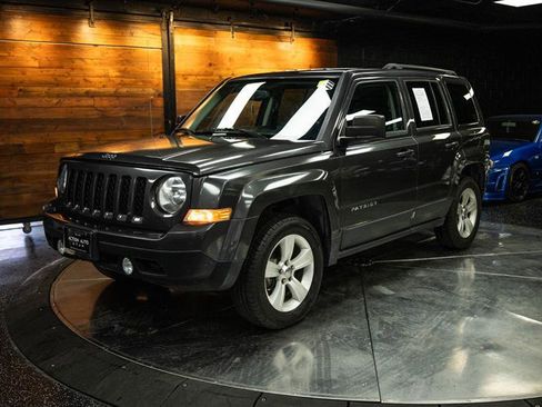 Used 2017 Jeep Patriot Latitude image 2