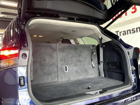 Used 2025 Toyota Highlander LE FWD image 19