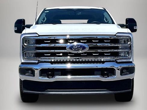 Used 2026 Ford F250 Lariat AWD/4WD image 3