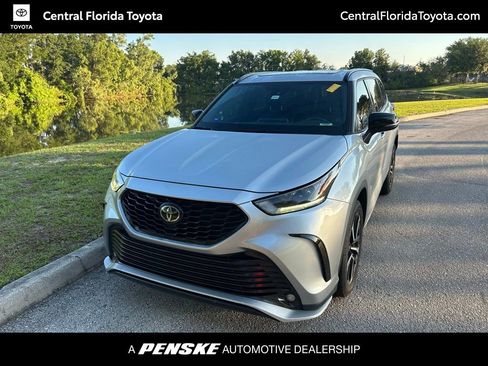 Used 2022 Toyota Highlander XSE FWD image 1