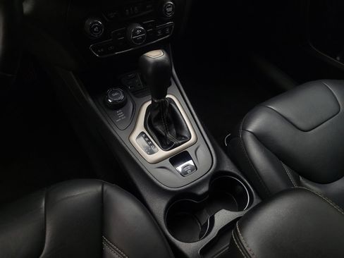 Used 2018 Jeep Cherokee Limited w/ Technology Group AWD/4WD image 26