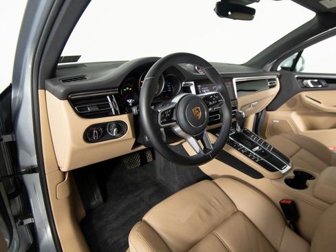 Certified 2021 Porsche Macan image 15