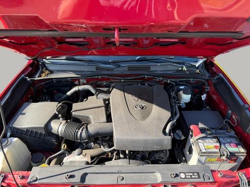 Used 2016 Toyota Tacoma TRD Sport w/ Towing Package image 22