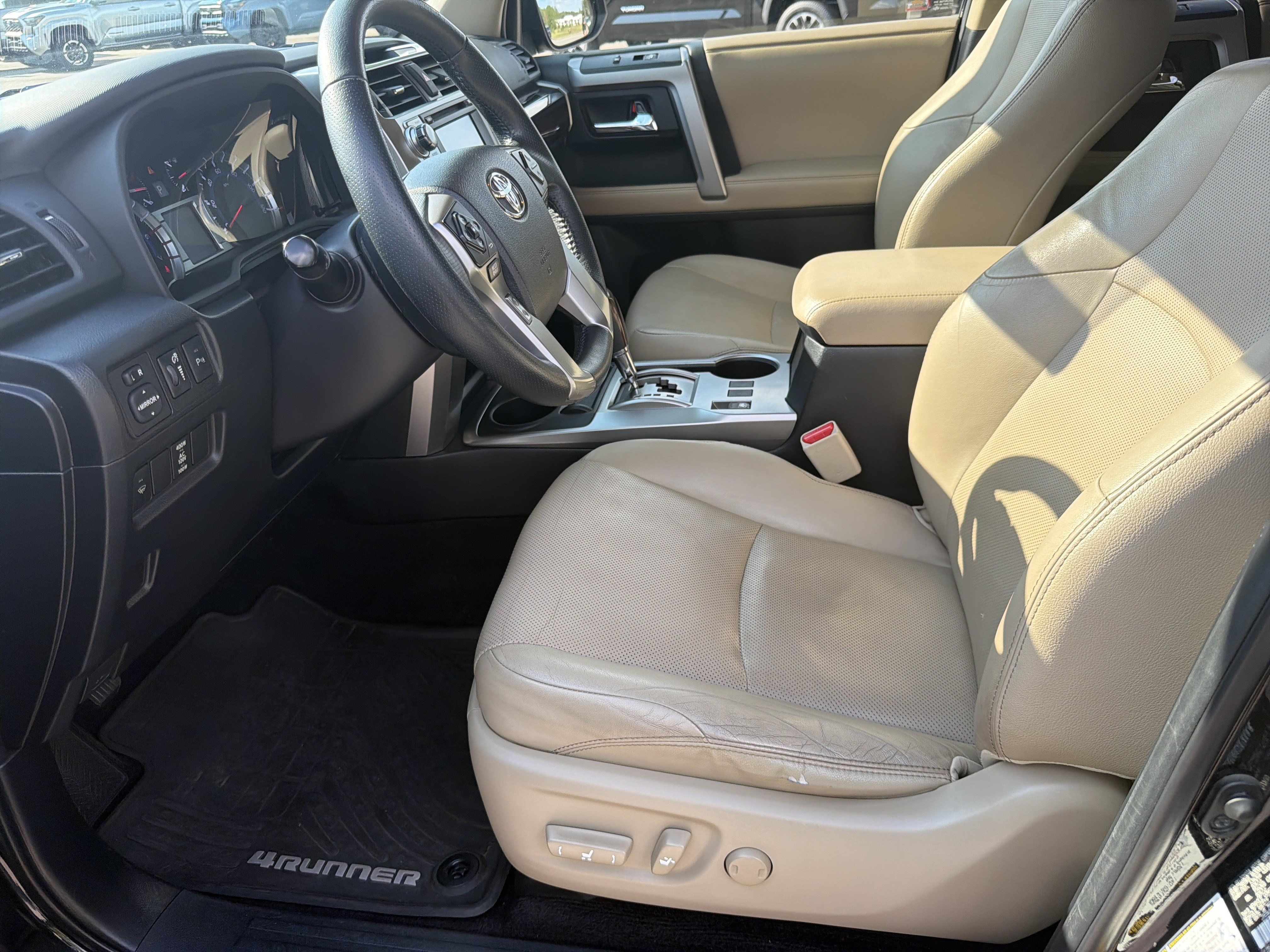 Used 2015 Toyota 4Runner Limited AWD/4WD image 18