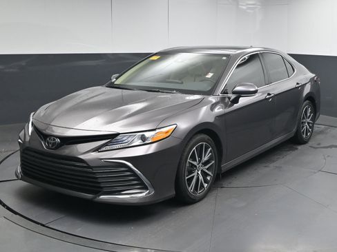 Used 2023 Toyota Camry XLE image 4
