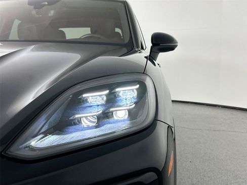 Certified 2025 Porsche Cayenne S AWD/4WD image 15