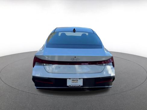 Used 2025 Hyundai Elantra SEL image 12