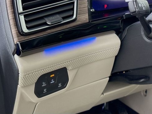 Used 2025 Volkswagen Atlas SEL image 13