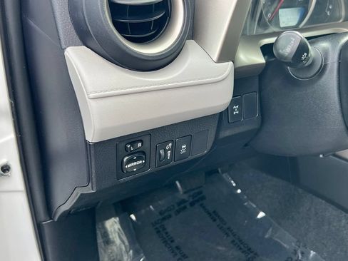 Used 2015 Toyota RAV4 LE AWD/4WD image 14