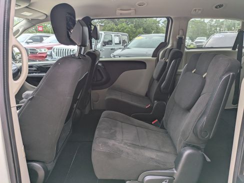Used 2012 Dodge Grand Caravan SXT FWD image 9