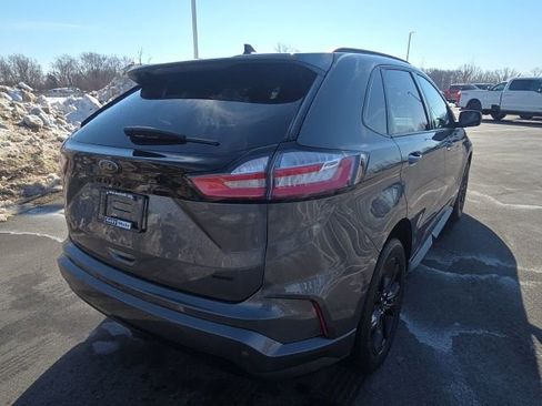 Used 2022 Ford Edge SE w/ Black Appearance Package AWD/4WD image 4