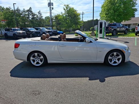Used 2011 BMW 335i Convertible RWD image 4