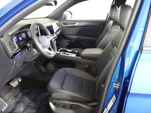 New 2024 Volkswagen Atlas Cross Sport SEL R-Line AWD/4WD image 34