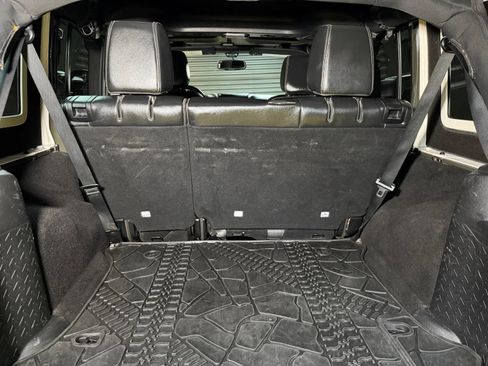 Used 2015 Jeep Wrangler Unlimited Rubicon w/ Connectivity Group image 15