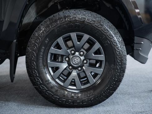 Used 2022 Toyota Tacoma SR5 AWD/4WD image 23