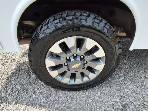 Used 2024 Chevrolet Silverado 2500 Custom w/ Custom Convenience Package AWD/4WD image 17