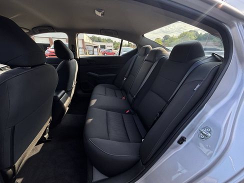 Used 2025 Nissan Altima 2.5 SV FWD image 27