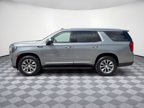 Used 2022 GMC Yukon SLT w/ SLT Premium Package RWD image 2