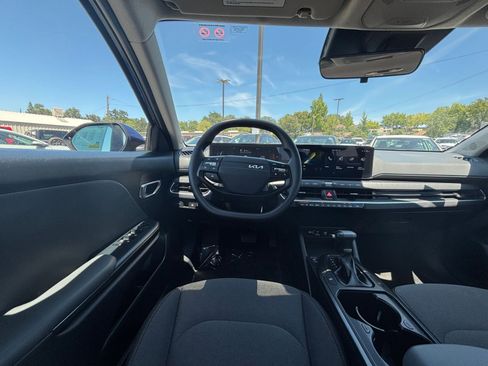 Used 2025 Kia K4 FWD image 33