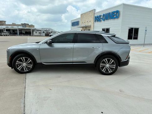 Used 2024 Cadillac Lyriq Luxury w/ LPO, Floor Liner Package AWD/4WD image 6