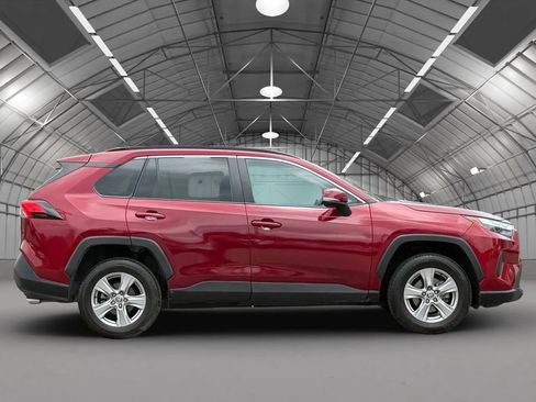 Used 2022 Toyota RAV4 XLE w/ Convenience Package FWD image 8