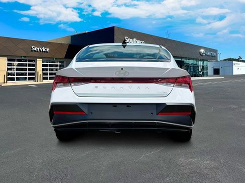 New 2025 Hyundai Elantra Limited image 7