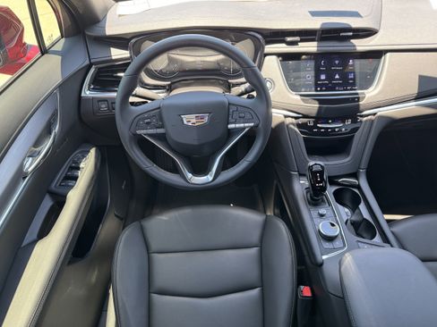 New 2025 Cadillac XT6 Luxury image 14