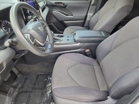 Used 2023 Toyota Highlander L FWD image 8