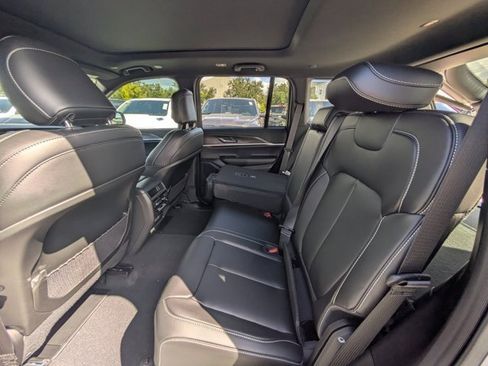 New 2025 Jeep Grand Cherokee Limited w/ Black Appearance Package image 12