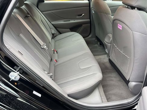 Used 2025 Hyundai Elantra SEL image 18