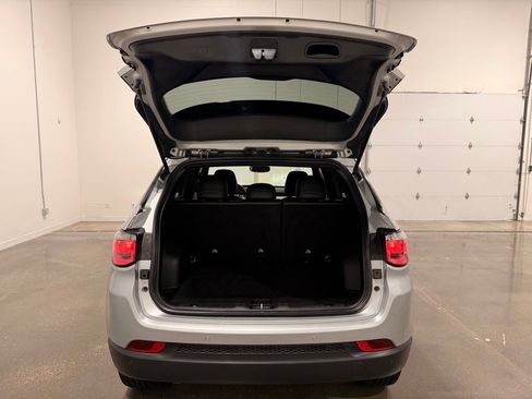 Used 2025 Jeep Compass Limited AWD/4WD image 9