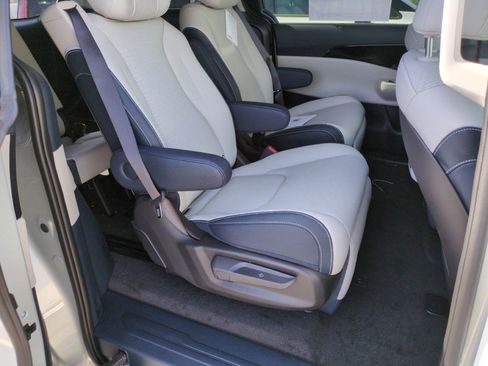 New 2026 Kia Carnival SX Prestige FWD image 47