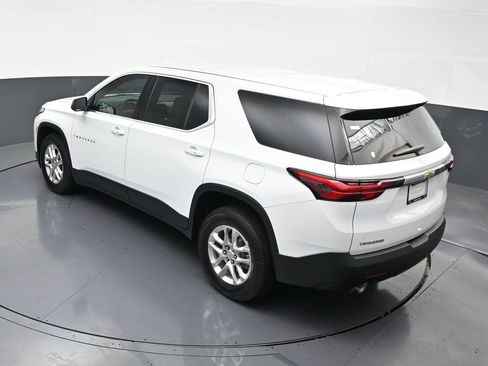 Used 2023 Chevrolet Traverse LS FWD image 17