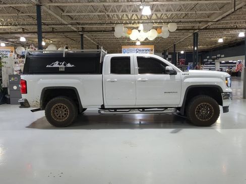Used 2019 GMC Sierra 1500 SLE w/ SLE Value Package AWD/4WD image 7