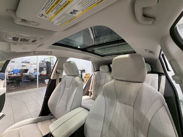 Used 2025 Buick Envision Avenir AWD/4WD image 29