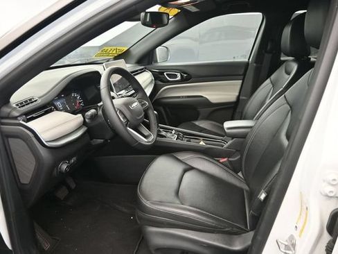 Used 2025 Jeep Compass Limited AWD/4WD image 14