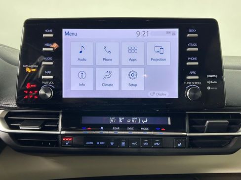 Used 2021 Toyota Sienna XLE image 20