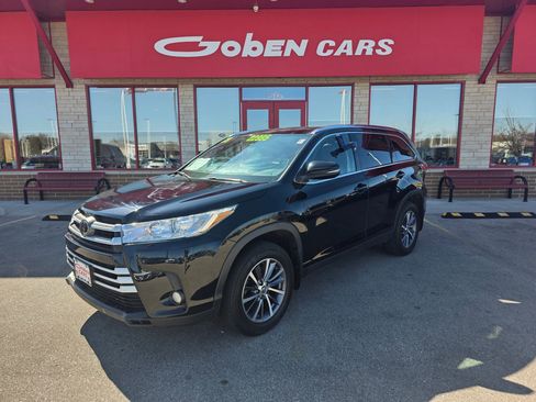 Used 2019 Toyota Highlander XLE image 1