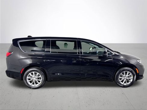 New 2026 Chrysler Pacifica Limited image 5