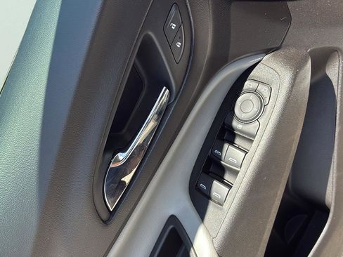 Used 2018 Chevrolet Equinox LS FWD image 21